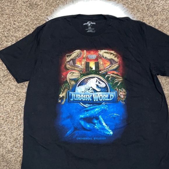 Universal Studios Jurassic World T-Shirt - Picture 2 of 4
